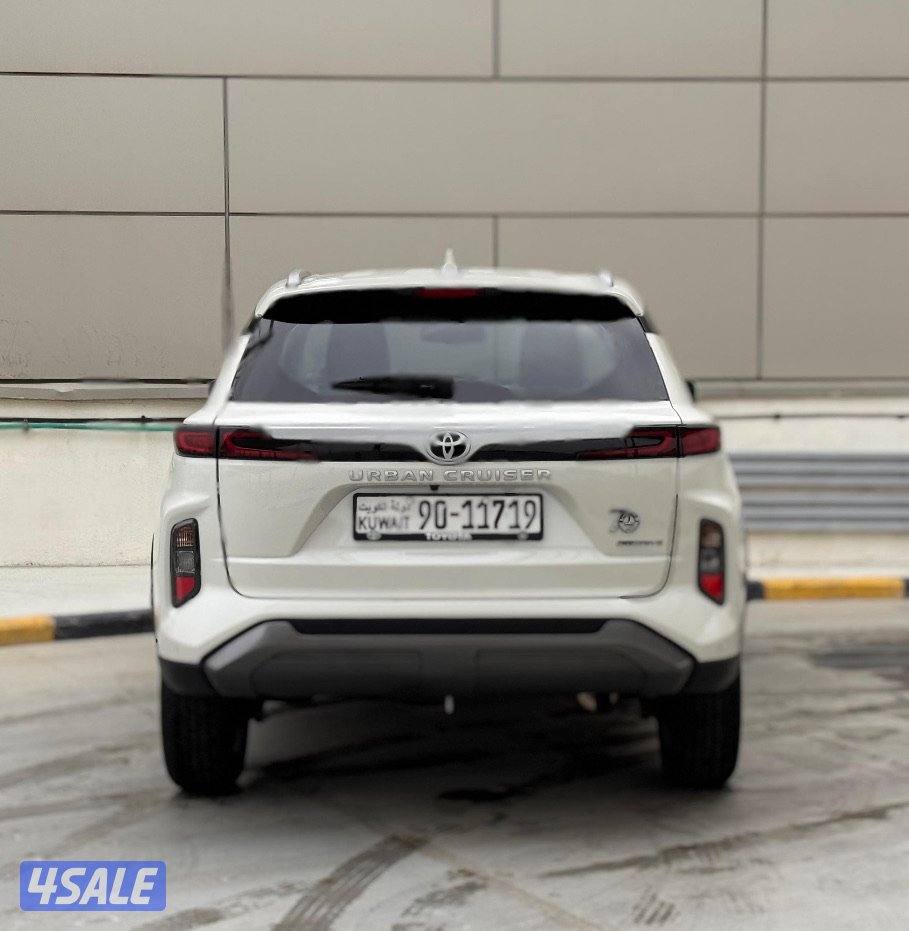للبيع تويوتا أوربان موديل ٢٠٢٥ الساير عداد 11 الف كم صبغ الوكالة4