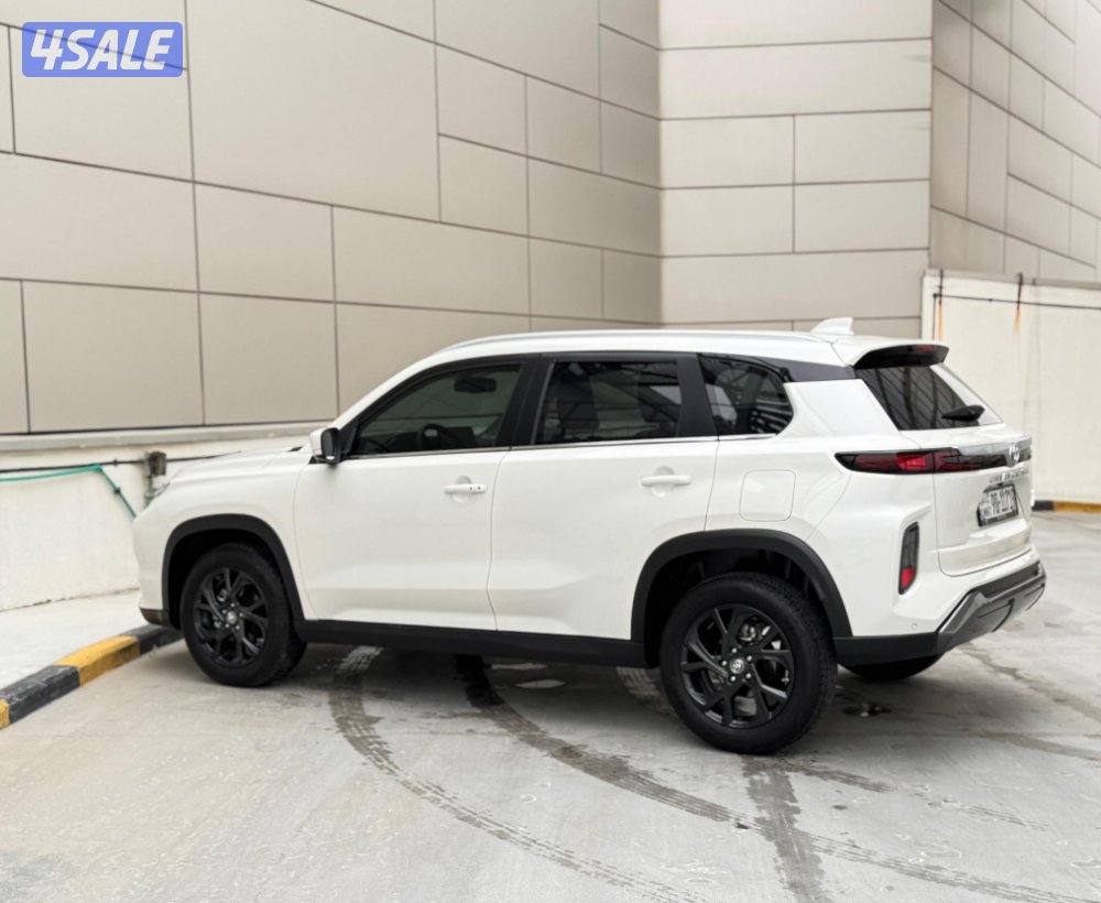 للبيع تويوتا أوربان موديل ٢٠٢٥ الساير عداد 11 الف كم صبغ الوكالة3