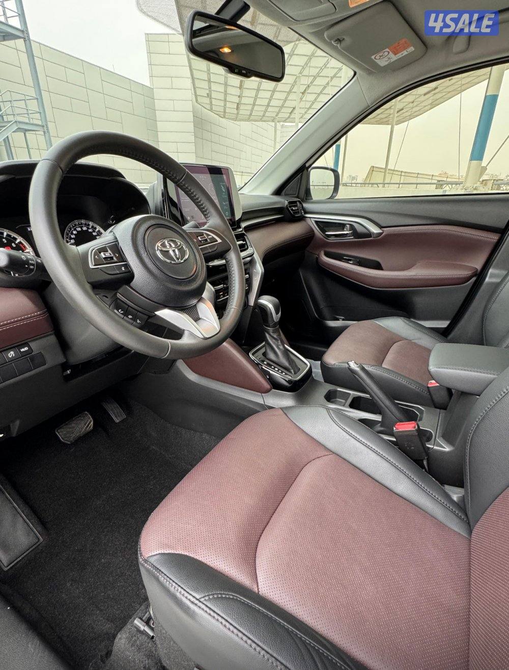للبيع تويوتا أوربان موديل ٢٠٢٥ الساير عداد 11 الف كم صبغ الوكالة8