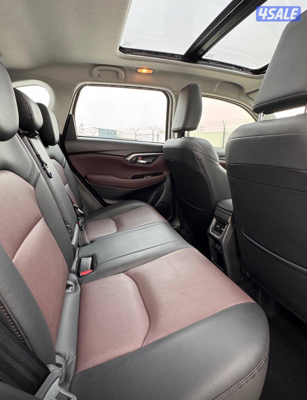 للبيع تويوتا أوربان موديل ٢٠٢٥ الساير عداد 11 الف كم صبغ الوكالة11