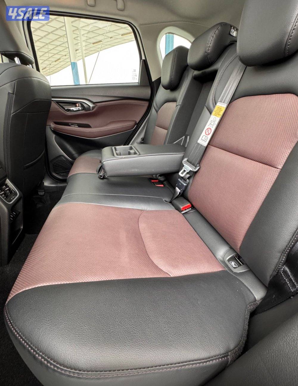 للبيع تويوتا أوربان موديل ٢٠٢٥ الساير عداد 11 الف كم صبغ الوكالة12