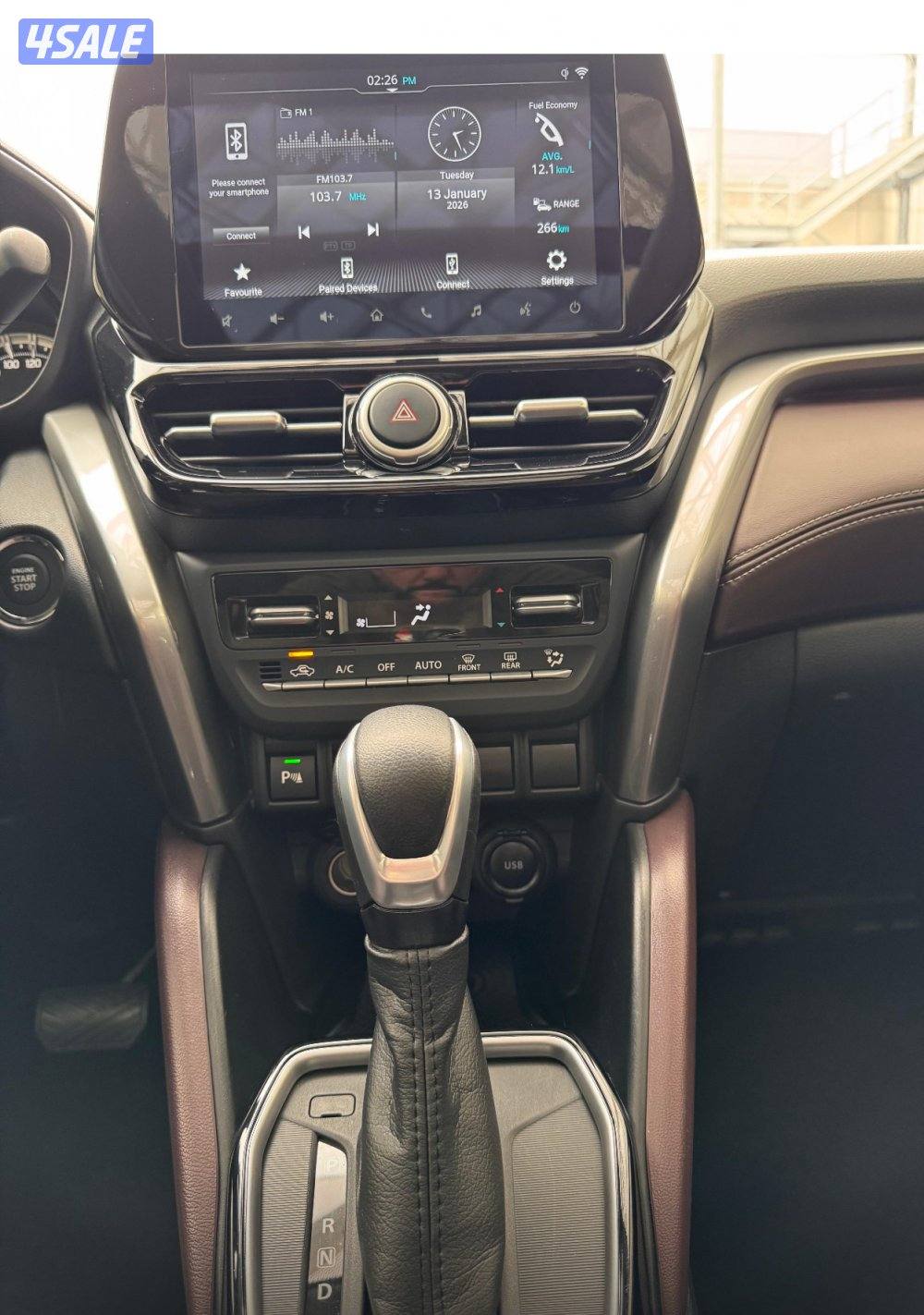 للبيع تويوتا أوربان موديل ٢٠٢٥ الساير عداد 11 الف كم صبغ الوكالة13