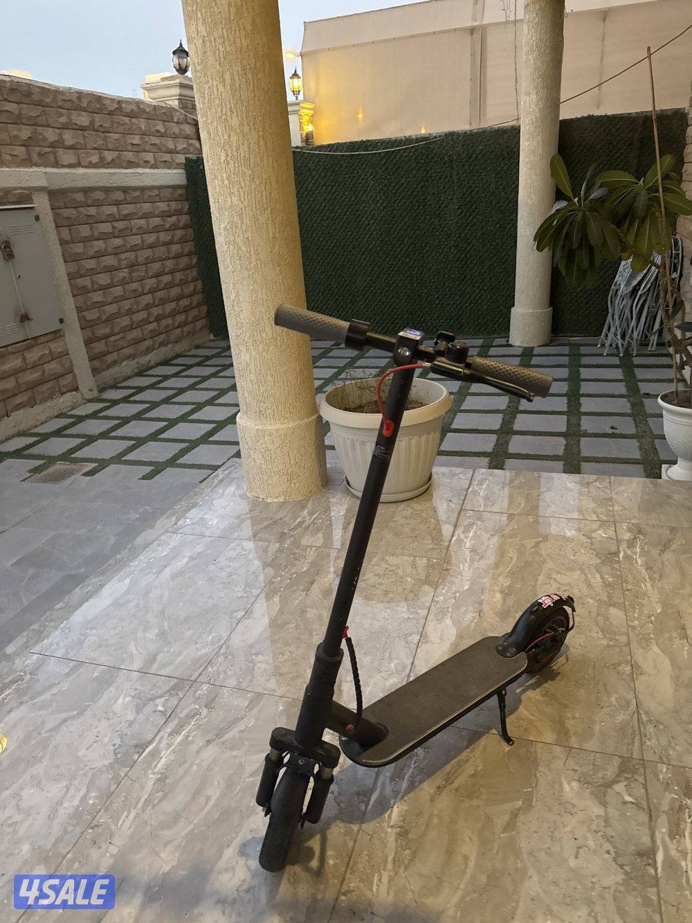 سرعته : 80 نظيف كل شيء ما في ولا شي بس يبيله تبدأ الدعسان فقط .1