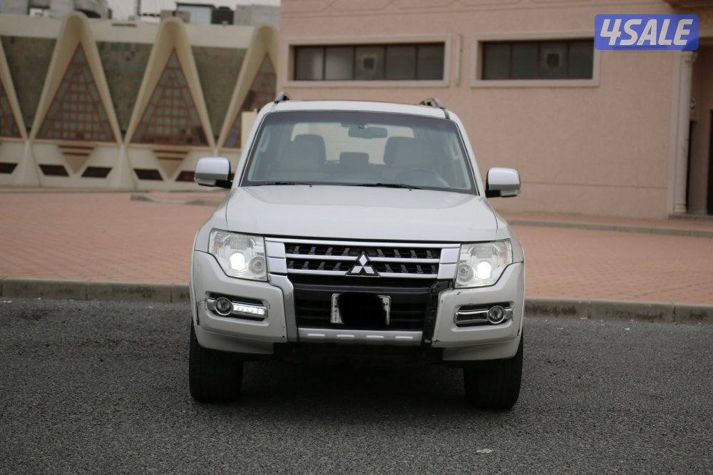 للبيع جيب باجيرو 2018 الماكينه الكبيرة1