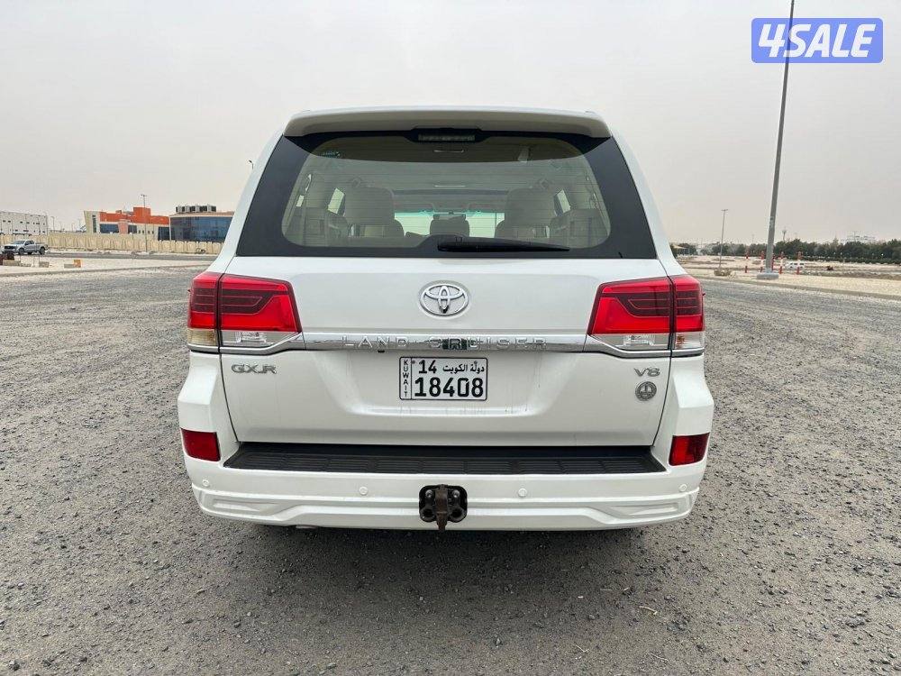 لاندركروزر V8  GXR موديل ٢٠١٦  المالك الأول صبغ وكالة4