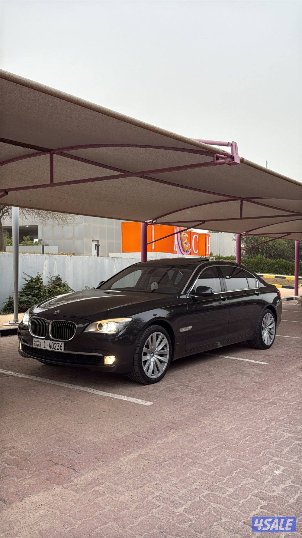 BMW 750Li0