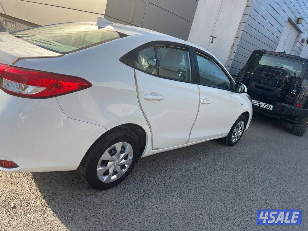 للبيع يارس م 2022 عداد 85 الف بحاله ممتازه3