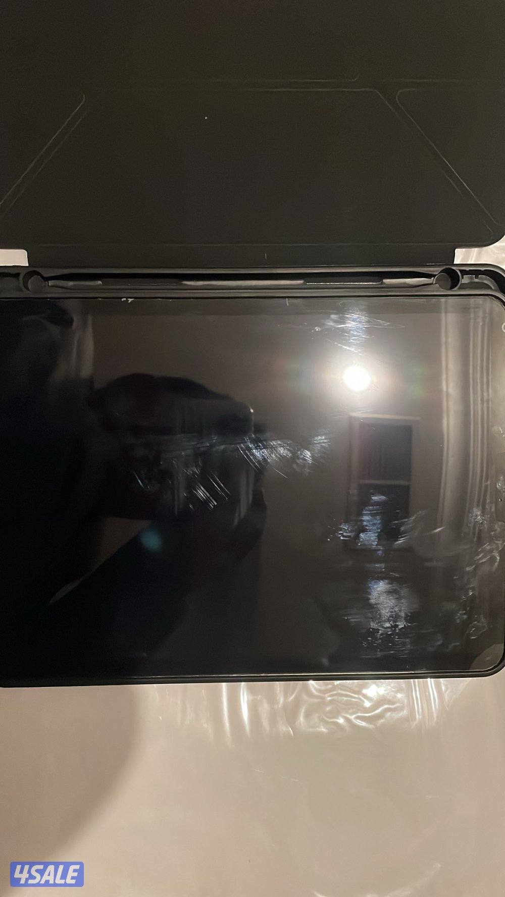 ايباد برو استعمال نظيف جداً ويجي معاه كفر ١١ إنش ٢٥٦ قيقا2