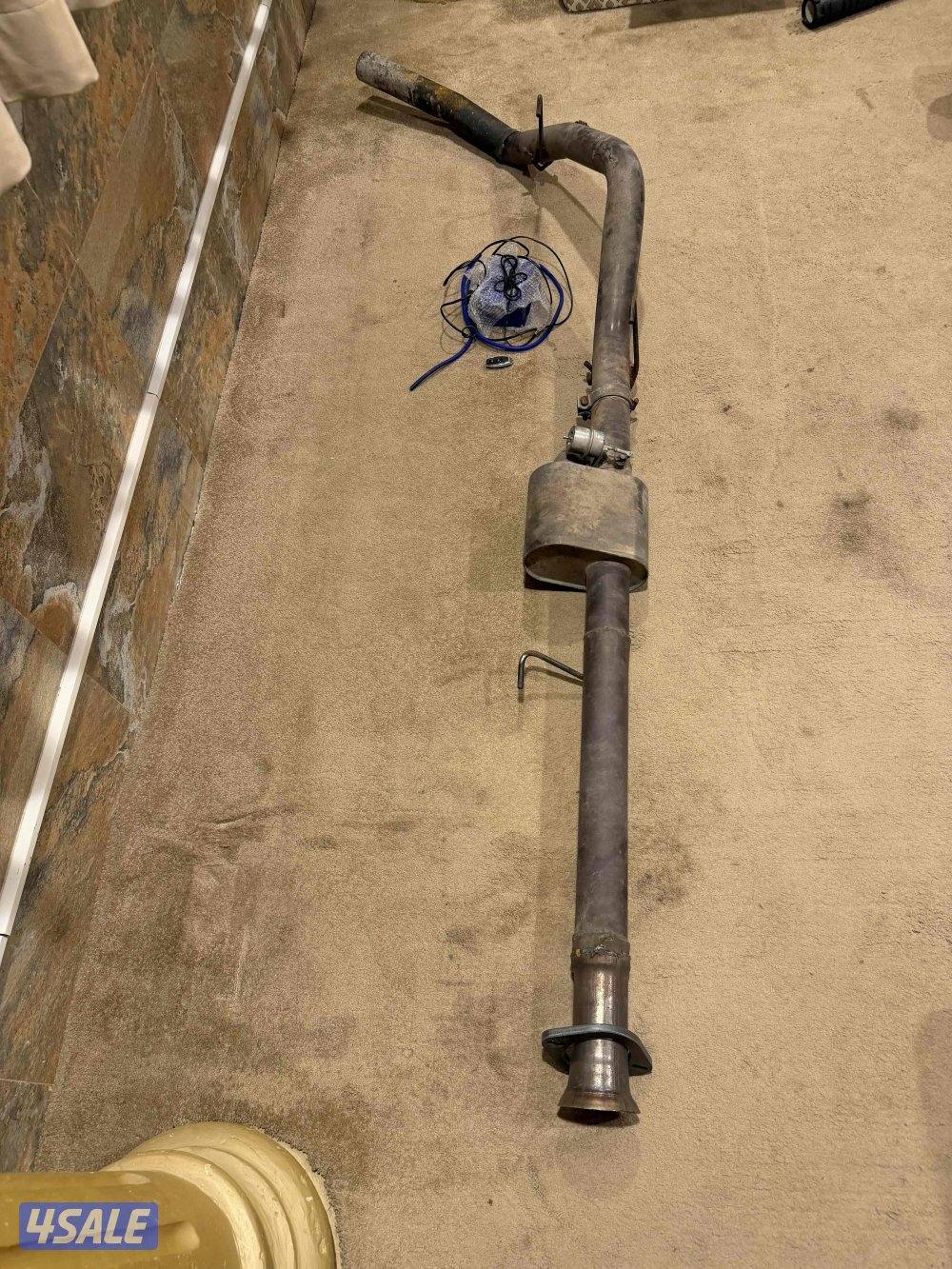 كتباك bullet مع كامل اغراضه يركب على f-150 21+0