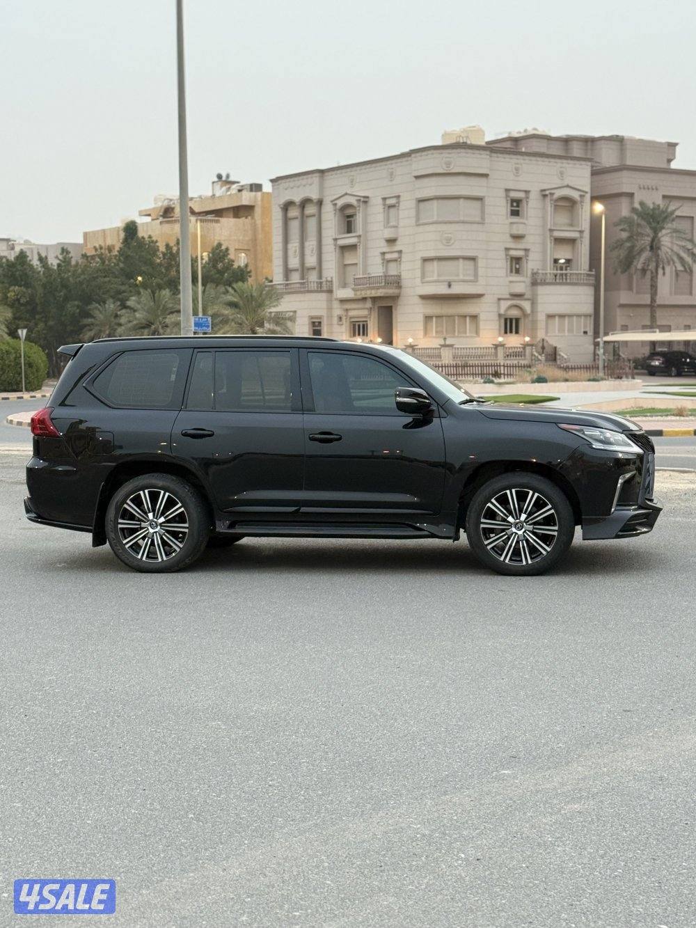 للبيع لكزس ٢٠١٦ ماشي ١٦٩0