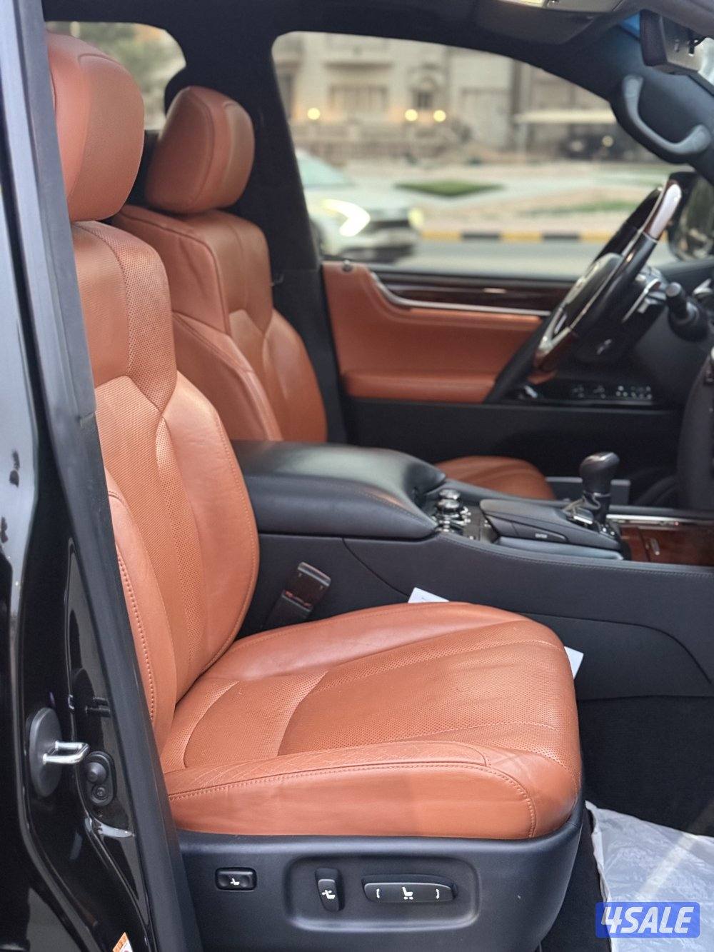 للبيع لكزس ٢٠١٦ ماشي ١٦٩1