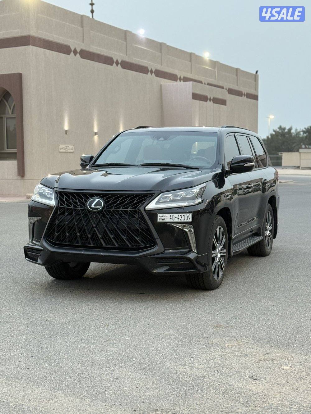 للبيع لكزس ٢٠١٦ ماشي ١٦٩6