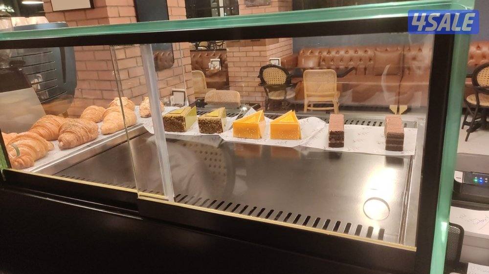 ثلاجة عرض في مطعم وكوفي شوب0