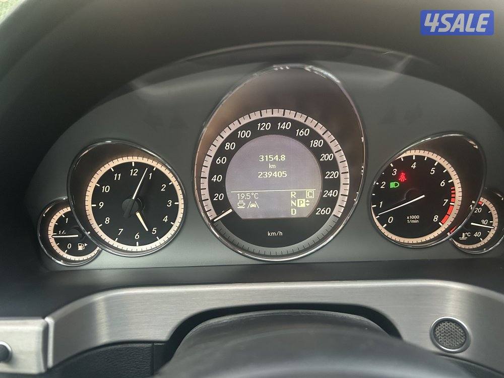 للبيع مودبل 2010حجم E300 صبغ وكاله ماعدا قطعه1