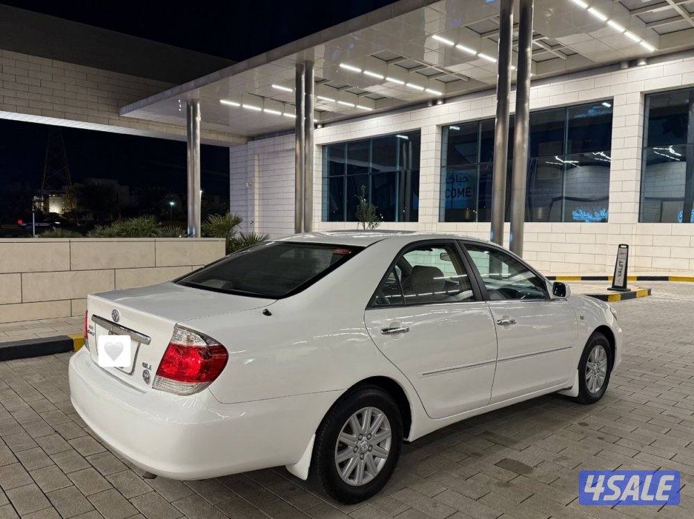 للبيع تويوتا كامري موديل2006 اربعه سلندر2