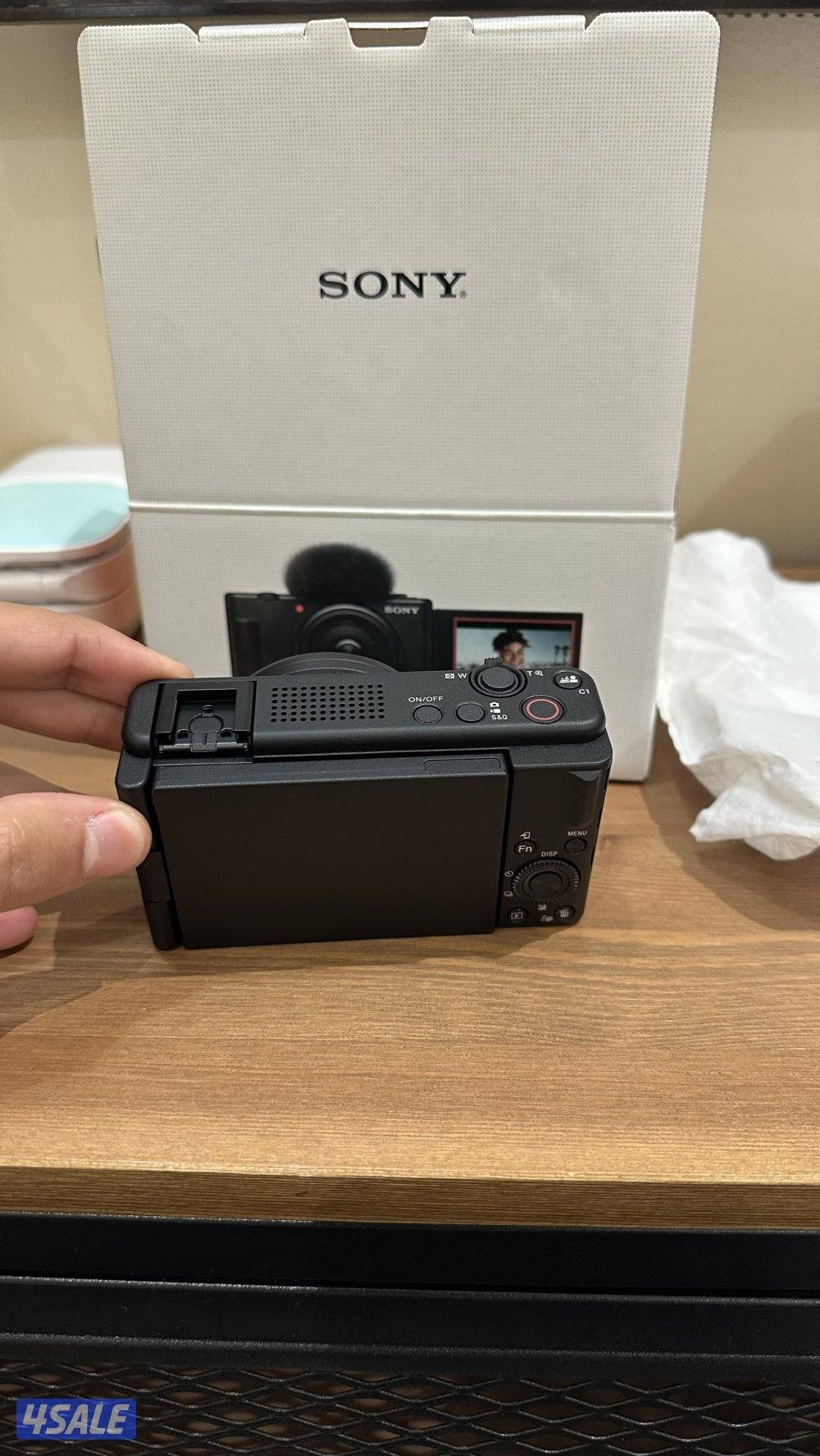 كاميرا سوني احترافية جديدة بالكرتون غير مستخدمة sony zv-1f brand new..1