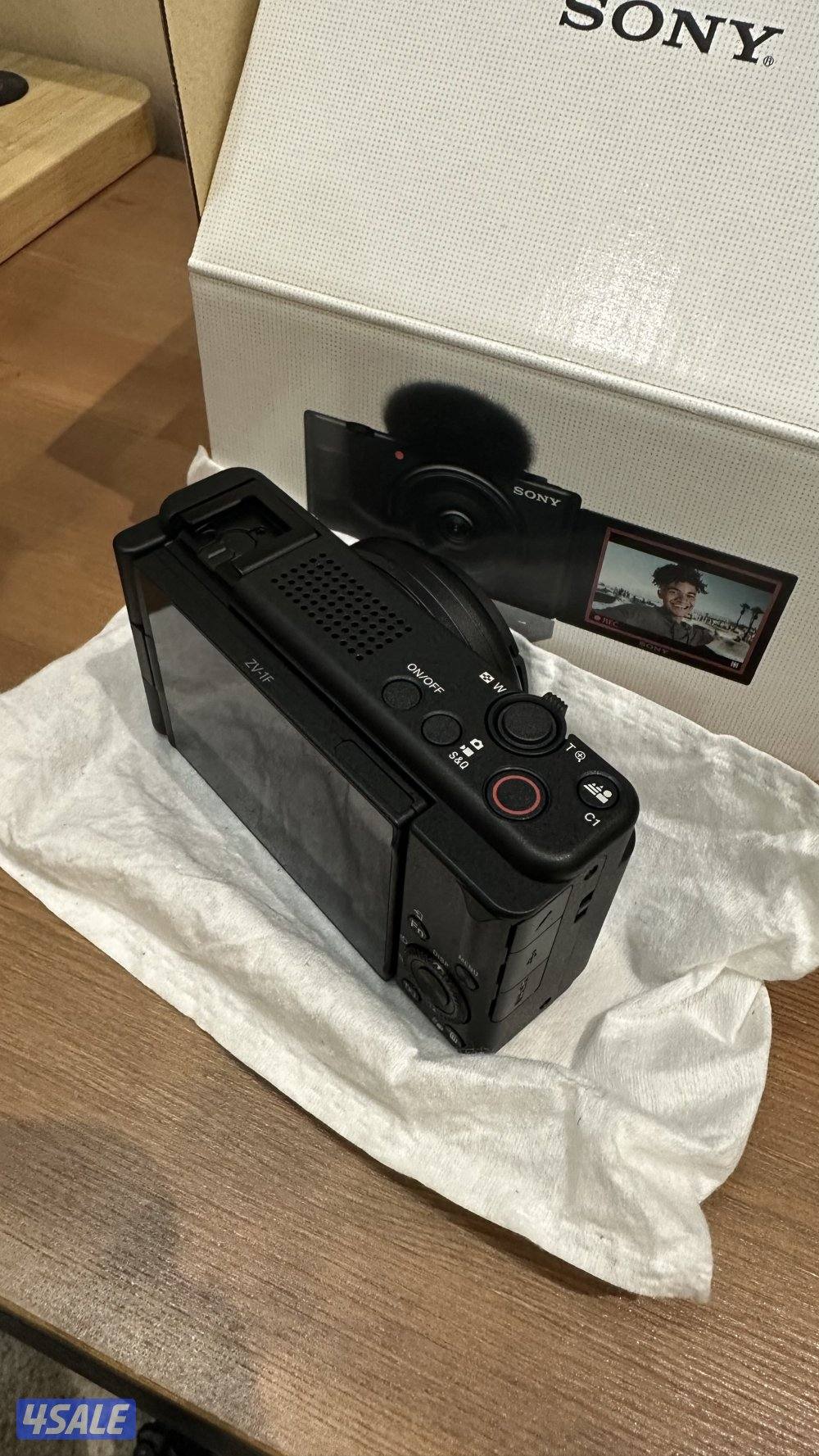 كاميرا سوني احترافية جديدة بالكرتون غير مستخدمة sony zv-1f brand new..2