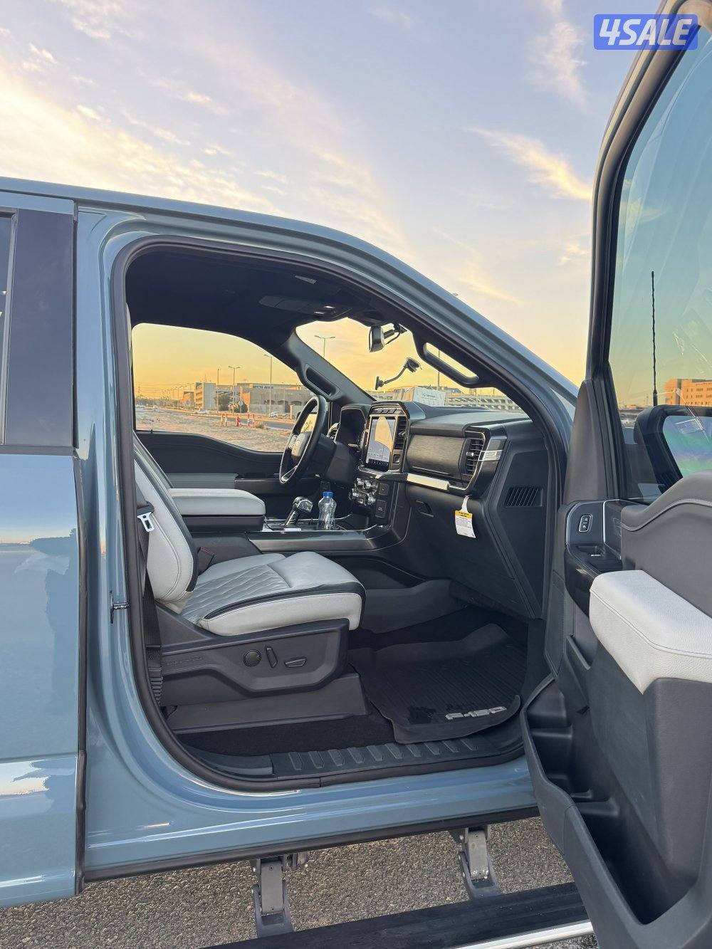 وانيت فورد 20233