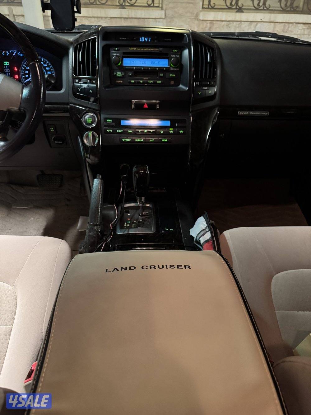 للبيع لاند كروزر موديل 2011 اللون ابيض المالك الاول ماشي 305 الف6