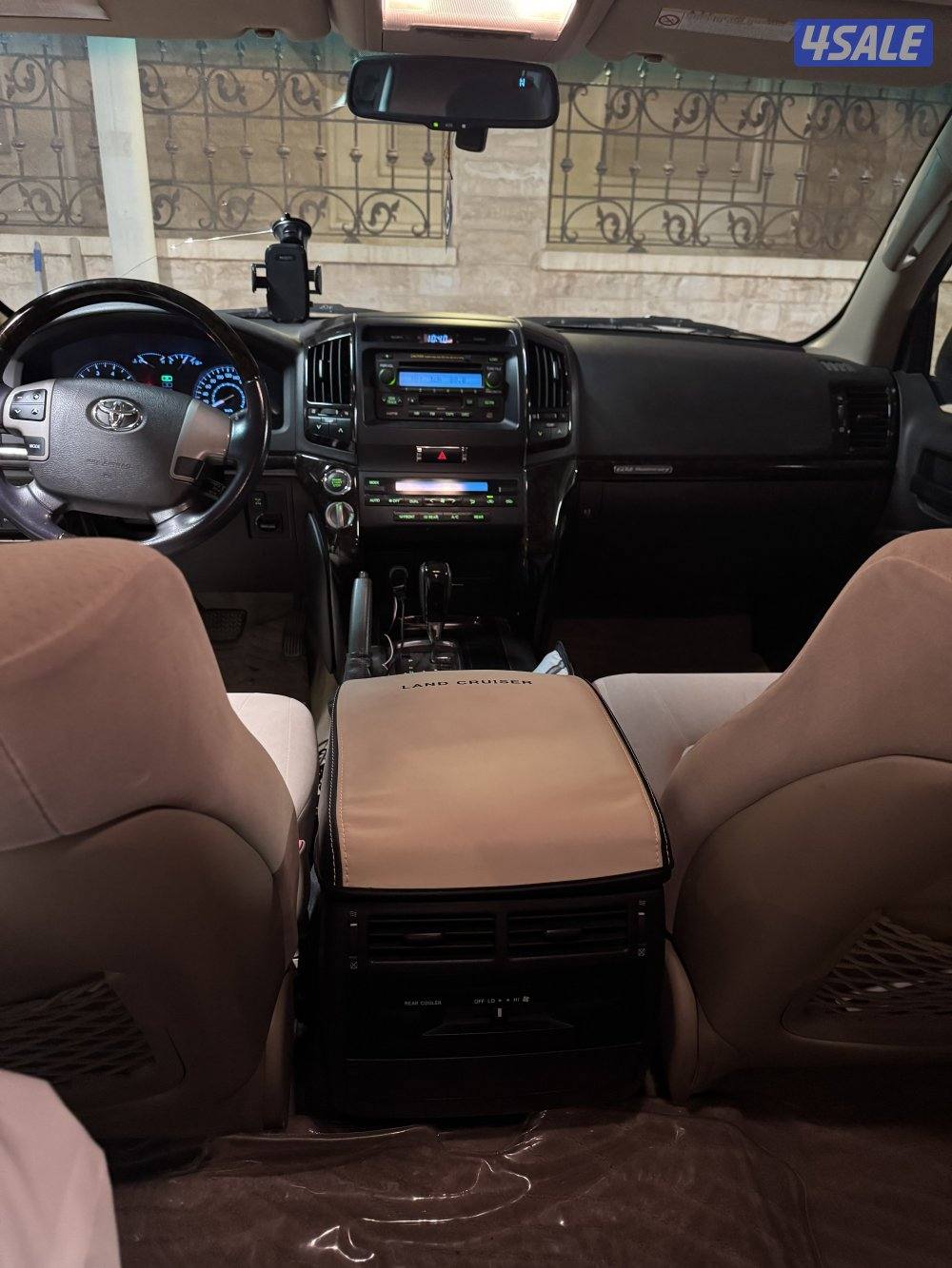 للبيع لاند كروزر موديل 2011 اللون ابيض المالك الاول ماشي 305 الف7