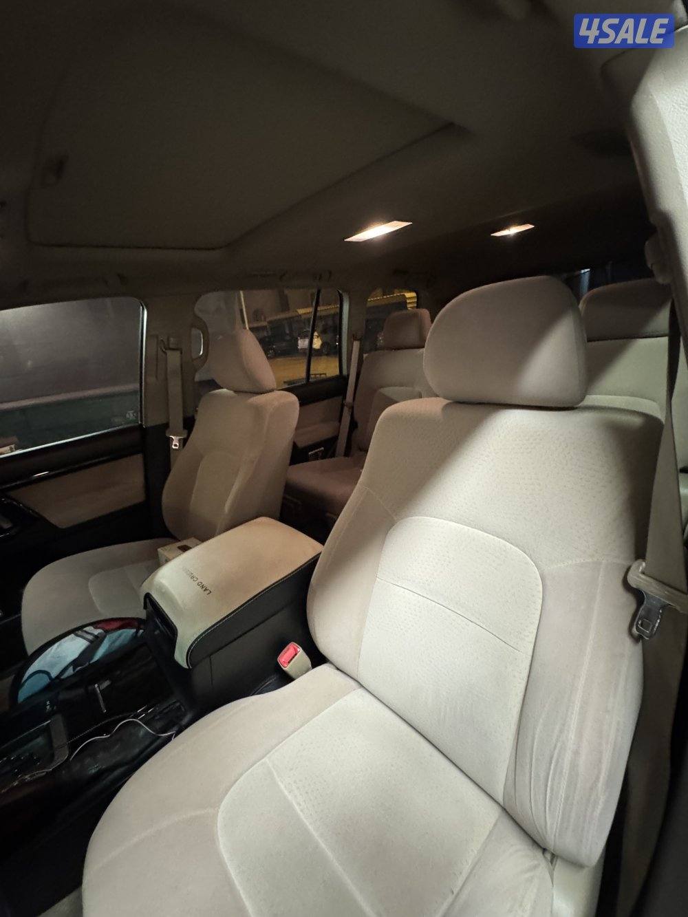 للبيع لاند كروزر موديل 2011 اللون ابيض المالك الاول ماشي 305 الف9