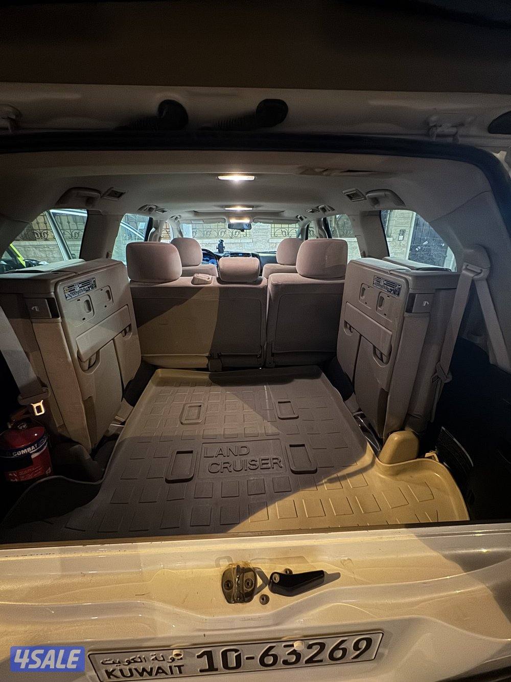 للبيع لاند كروزر موديل 2011 اللون ابيض المالك الاول ماشي 305 الف11