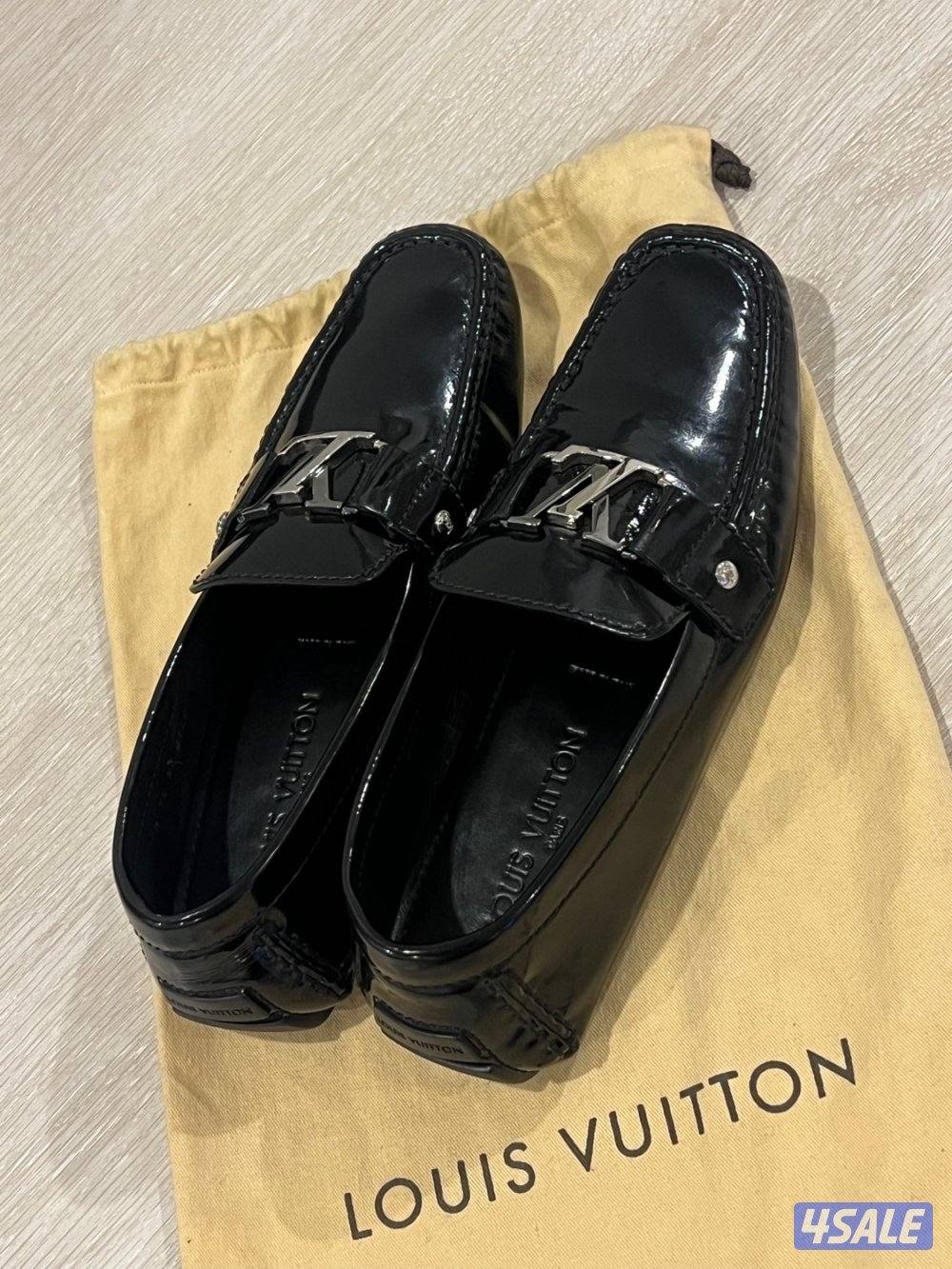 جوتي lv اسود لماع مقاس ٤١1