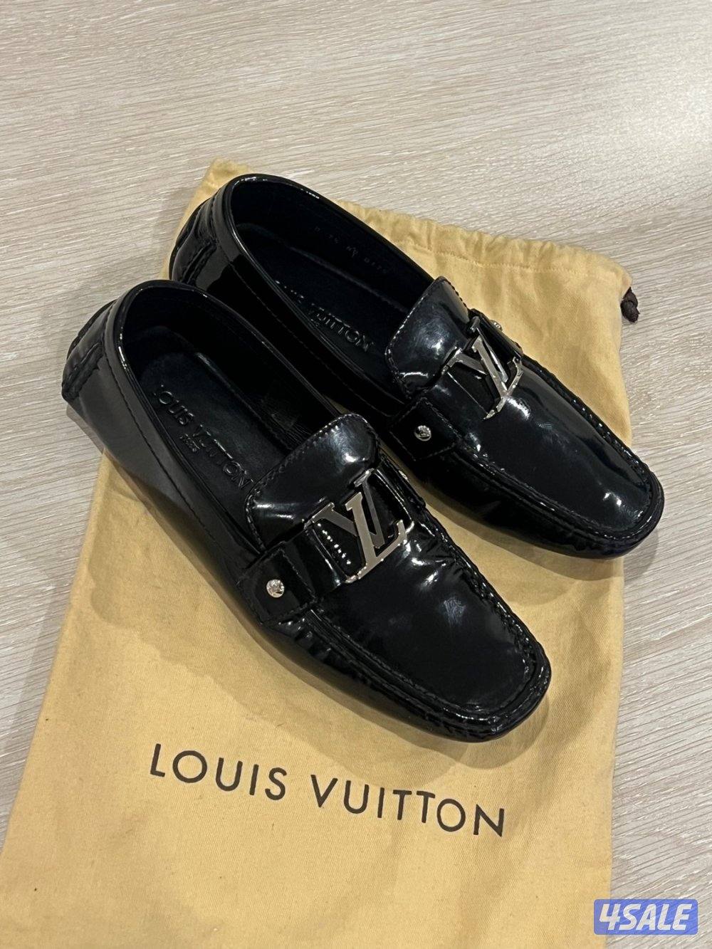 جوتي lv اسود لماع مقاس ٤١0