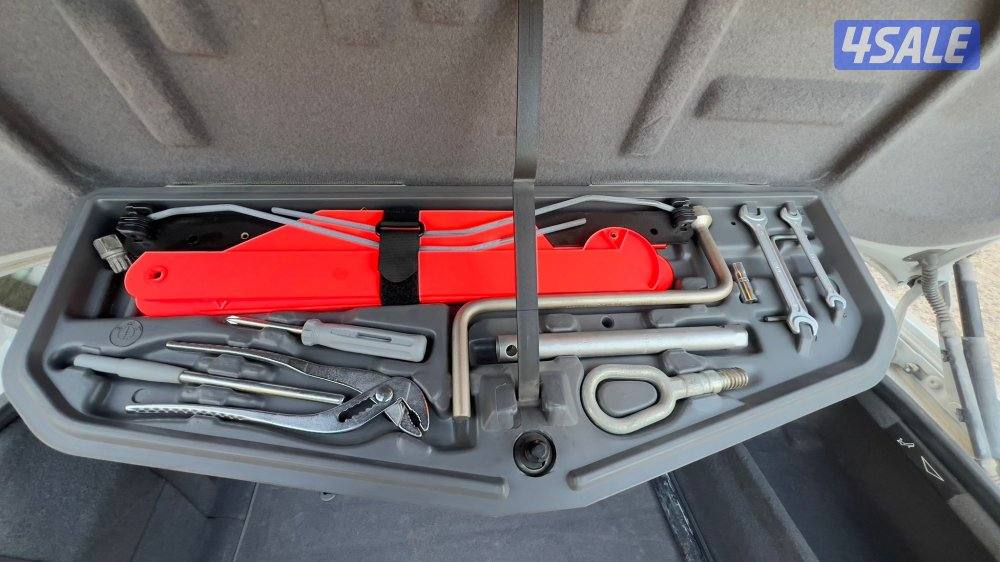 بي ام دبليو 740i موديل 2001 عداد قليل 179 الف بحالة نادرة12