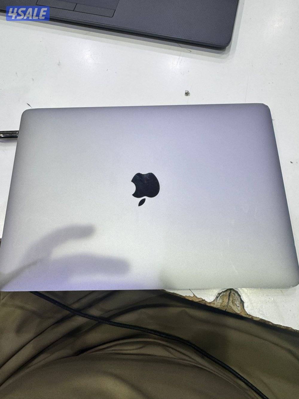 MacBook Pro M1 2020 13inch  
Ram 16GB 
Storage 512GB 
cycle count 2344