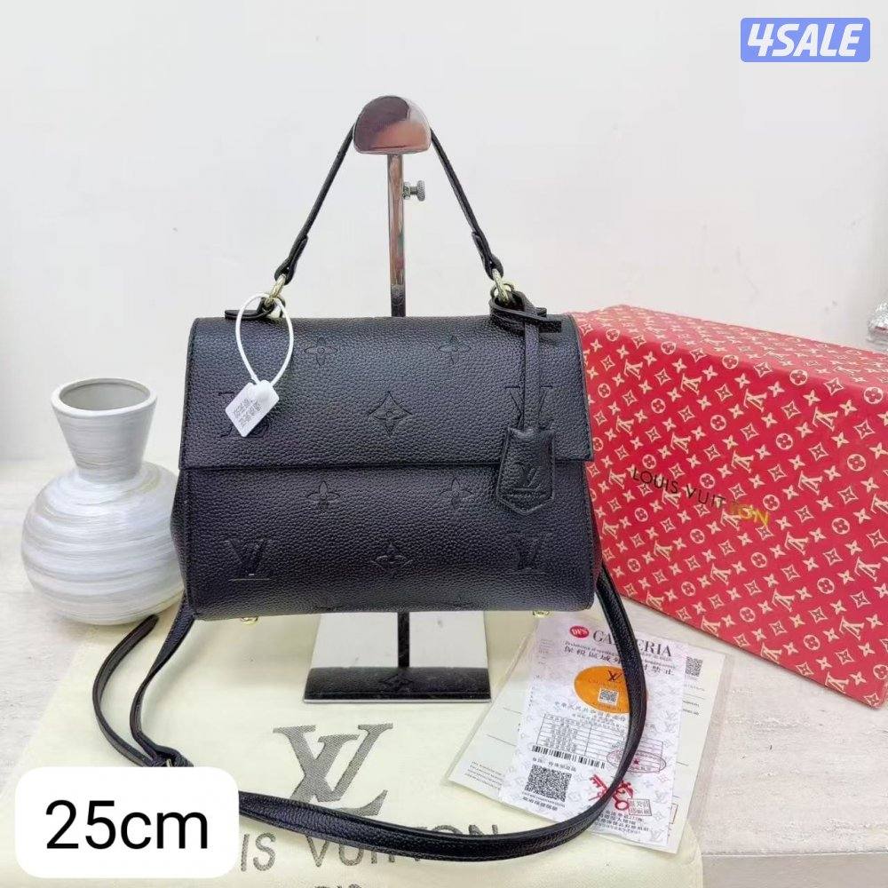 طقم نسائي وشنط نسائيه1