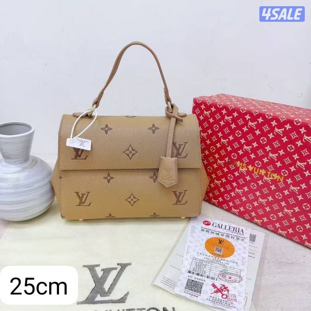 طقم نسائي وشنط نسائيه9