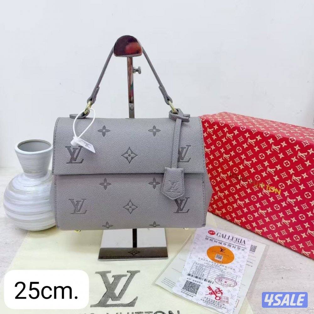 طقم نسائي وشنط نسائيه10