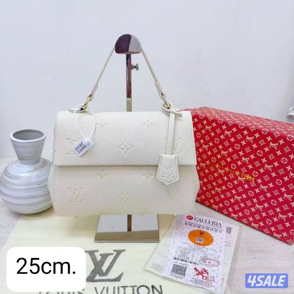 طقم نسائي وشنط نسائيه11