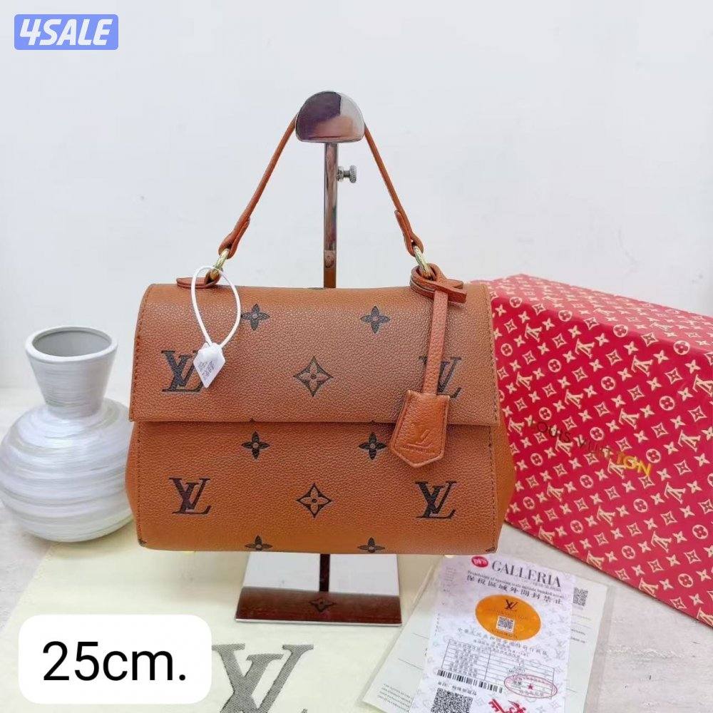 طقم نسائي وشنط نسائيه15