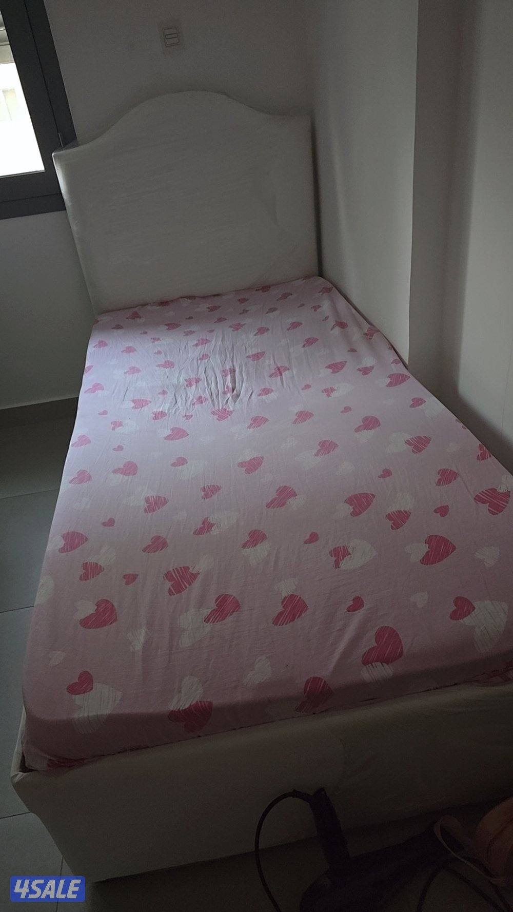 سرير مفرد للبيع0