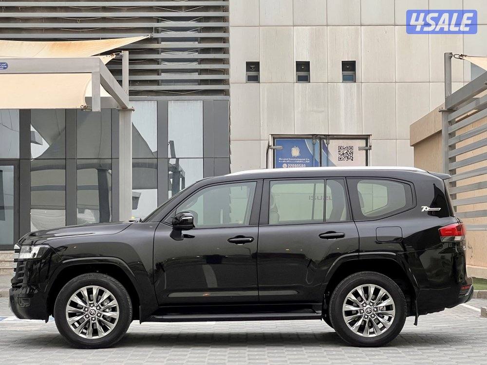 لاندكروزر / توين تيربو / ٢٠٢٢ / عداد ٩ الاف1