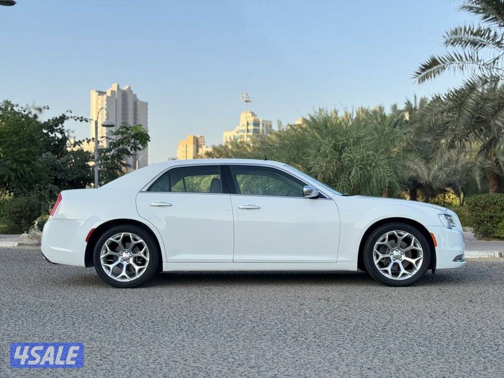 كرايزلر 300C موديل 2021 - فل أوبشن - ماشي 11 ألف5