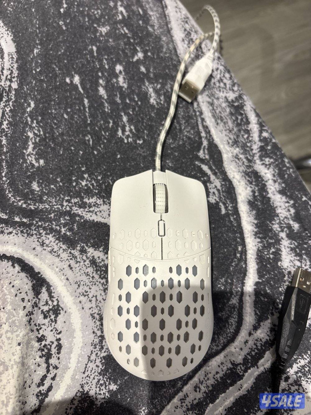 للبيع كيبورد قيمنق ألون ابيض السوتش احمر سبب معا الكرتون1