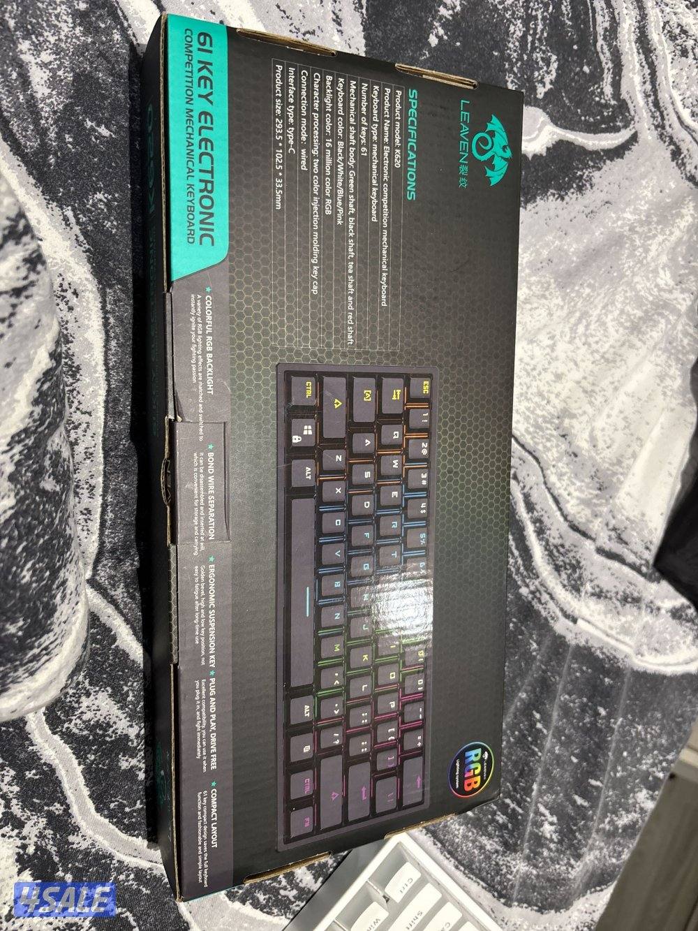 للبيع كيبورد قيمنق ألون ابيض السوتش احمر سبب معا الكرتون3