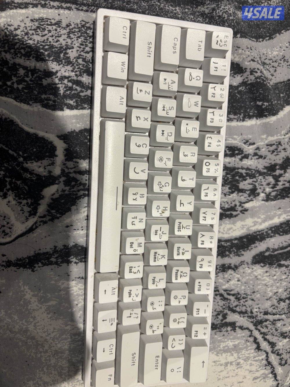 للبيع كيبورد قيمنق ألون ابيض السوتش احمر سبب معا الكرتون4