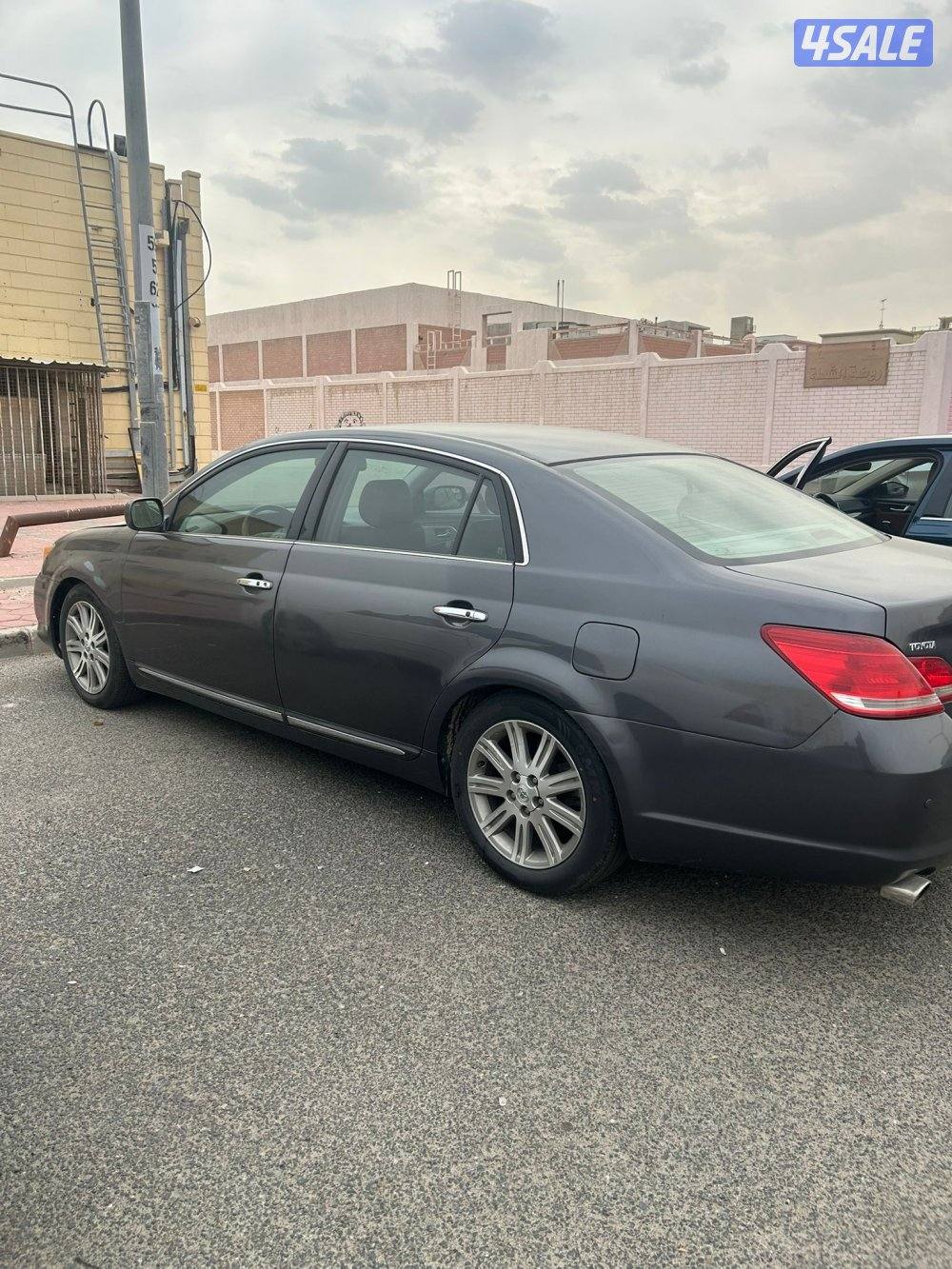 تويوتا افالون موديل ٢٠٠٨ رمادي0