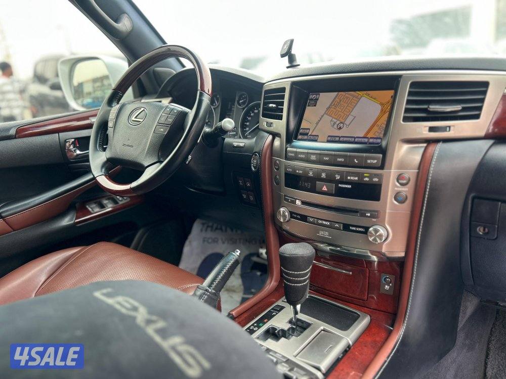 لكزس LX570 s
موديل 2014
ماشى 265.000 k.m 
وارد الخليج .اصباغ متفرقه6