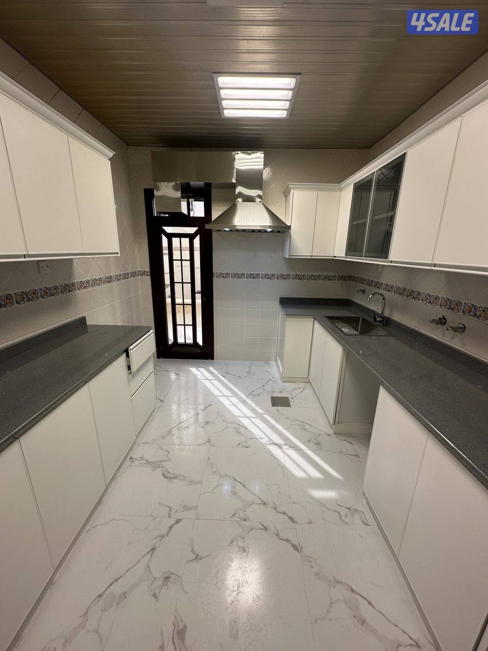 ٣ غرف ٣ حمامات غرفة خدا8