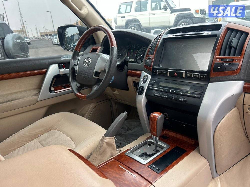 لاند كروزر GX.R -V8
موديل 2012
ماشى 490.000 k.m 
وارد الساير7