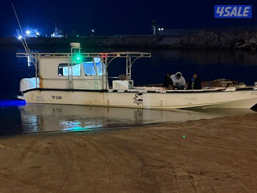 للبيع طراد  ٣٨ قدم المزروعى   مكاين ٢٠٠٩ وحده فيها صوت تحتاج تجفيت1