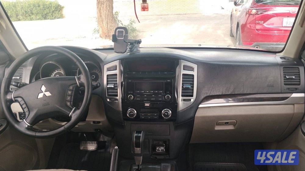 للبيع باجيرو موديل 2018 ماشي 200 الف البدي صبغ الوكاله بحاله ممتازه3