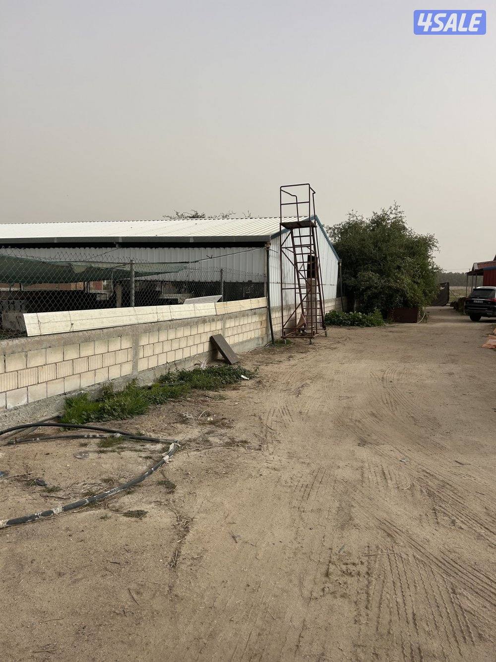 للايجار مجموعة حظائر2