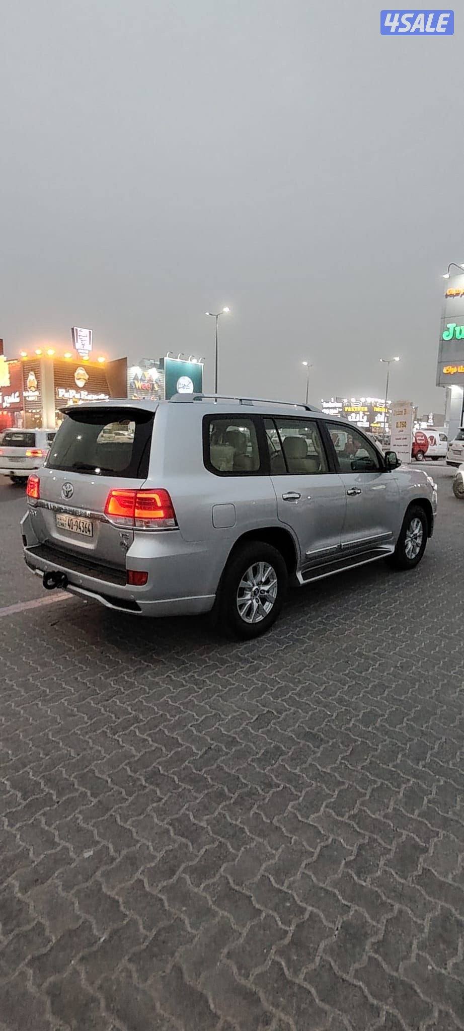 لاند كروز وارد الساير موديل 2017 بحاله نادره عداد 73 الف0