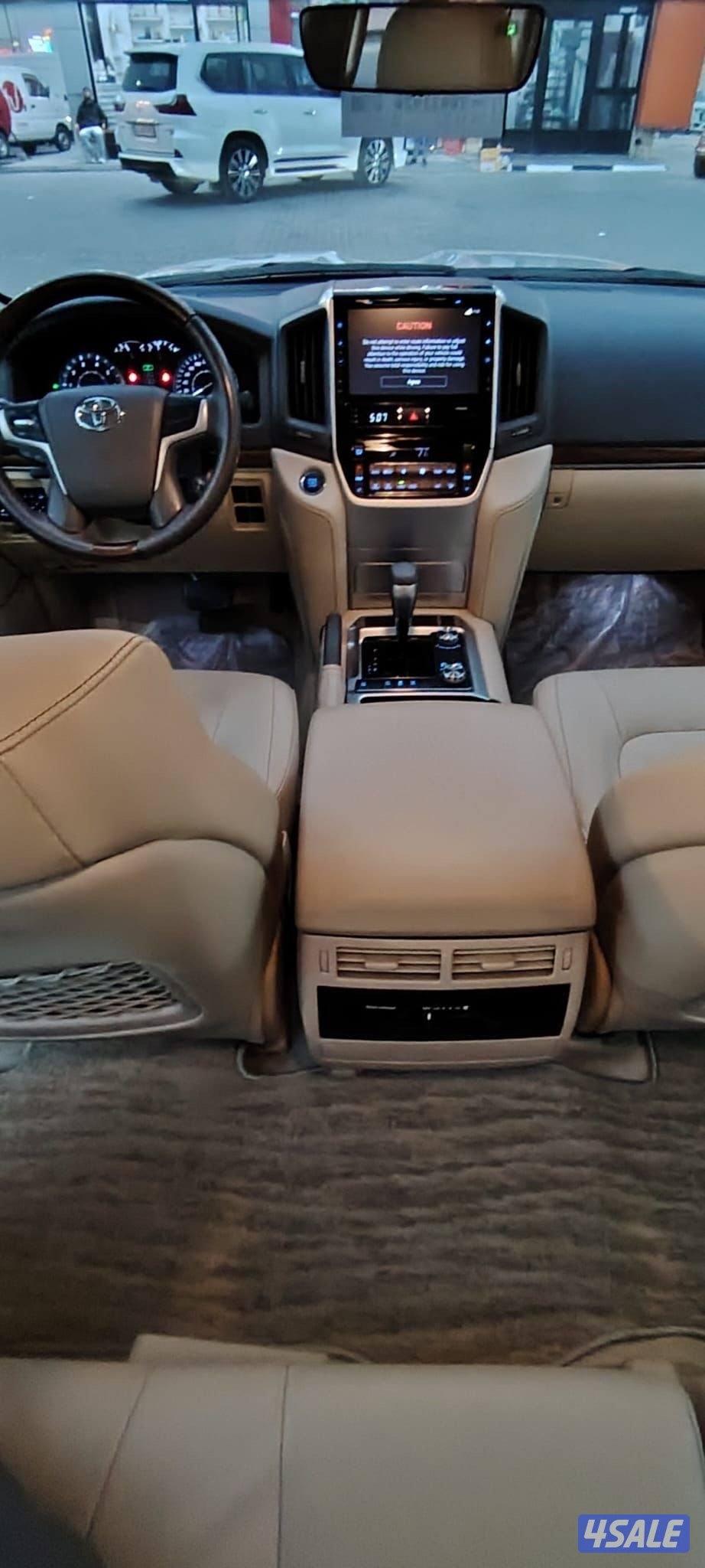 لاند كروز وارد الساير موديل 2017 بحاله نادره عداد 73 الف1